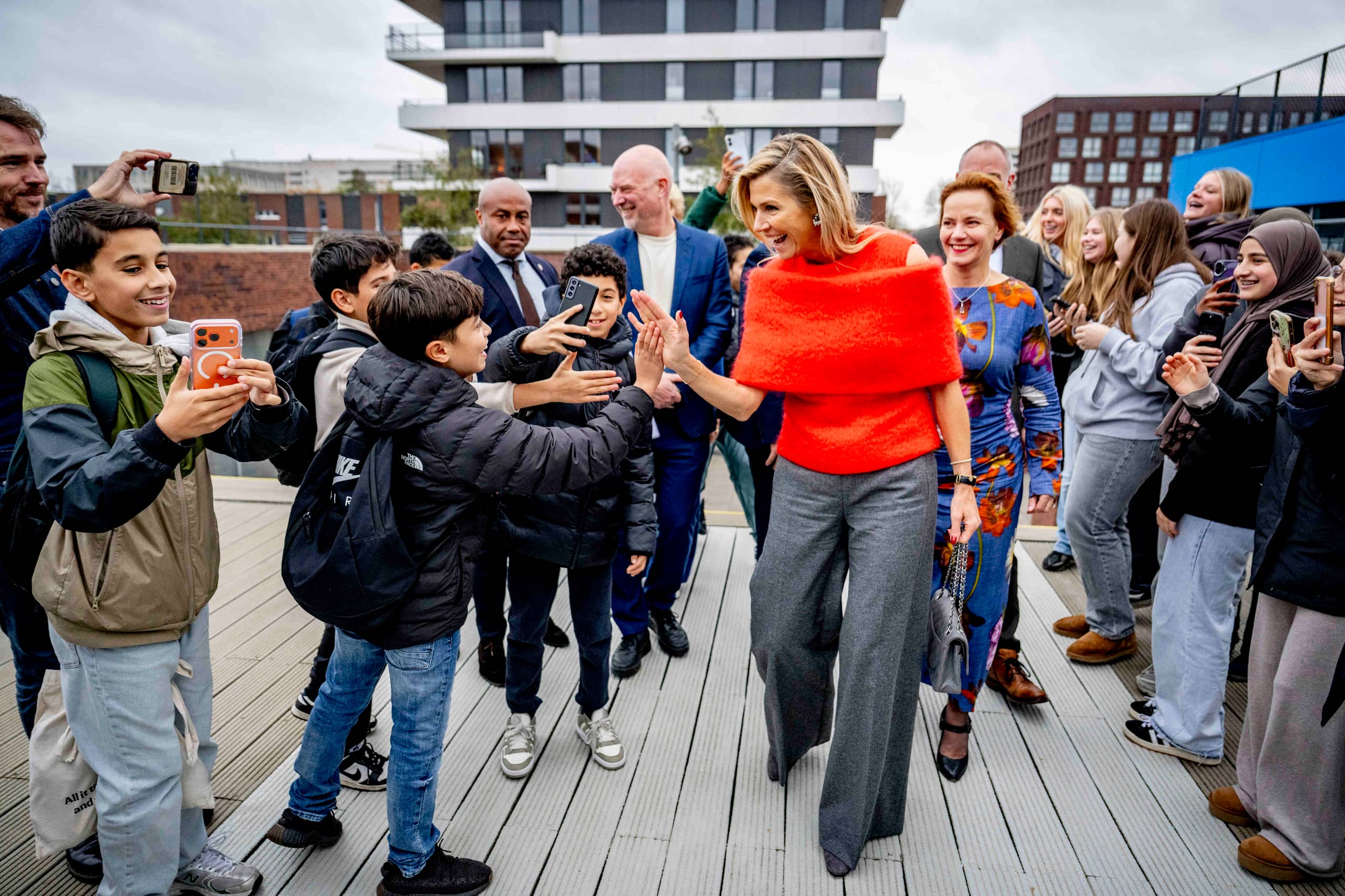Afbeelding van Koningin Maxima tijdesn het bezoek aan het Haarlem College