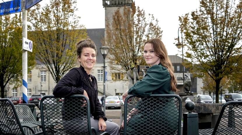 Esther van Veldhuizen en Sanne Beumer