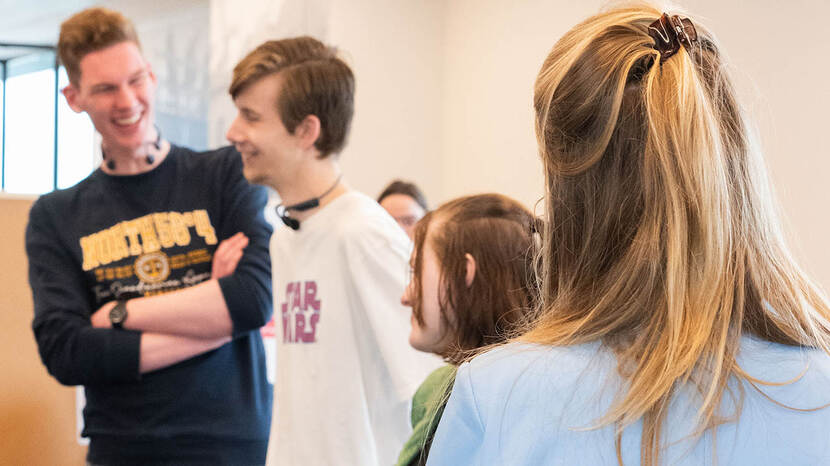 Afbeelding van jongeren tijdens het PRAATPOWER-gesprek bij Aventus